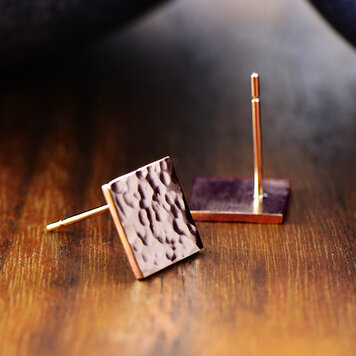 minimal 14k gold hammered minimal mini square studs