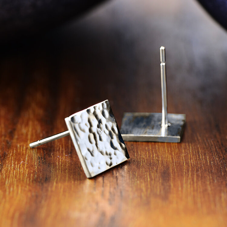 minimal 14k gold hammered minimal mini square studs