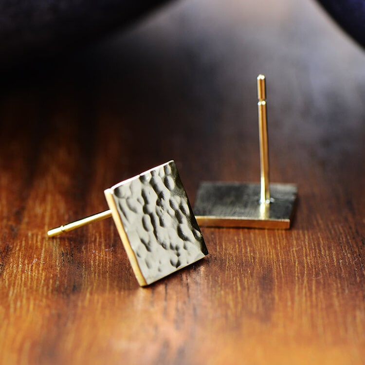 minimal 14k gold hammered minimal mini square studs