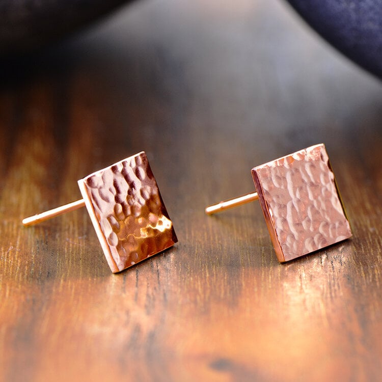 minimal 14k gold hammered minimal mini square studs