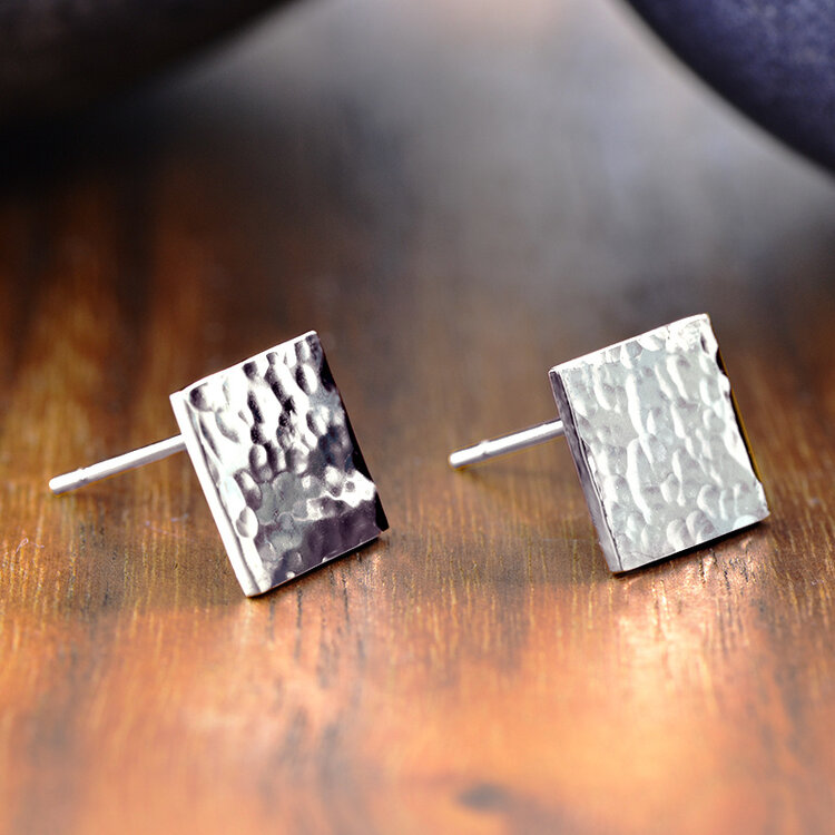 minimal 14k gold hammered minimal mini square studs