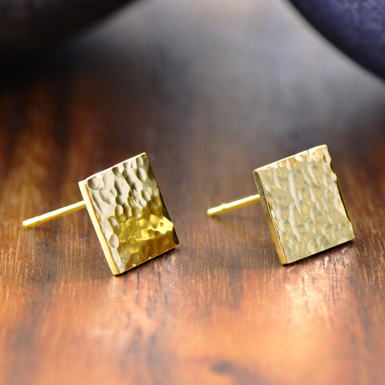minimal 14k gold hammered minimal mini square studs