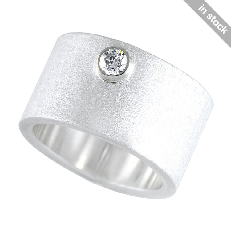 rings hydrogen minimal with 0.20 diamond vertical diamond finish