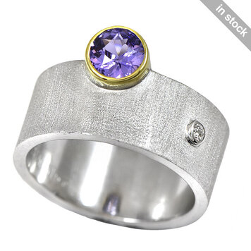 minimal 0.87ct purple sapphire minimal