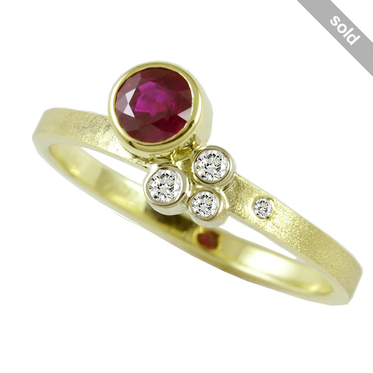rings 0.51ct ruby and diamond mini gap