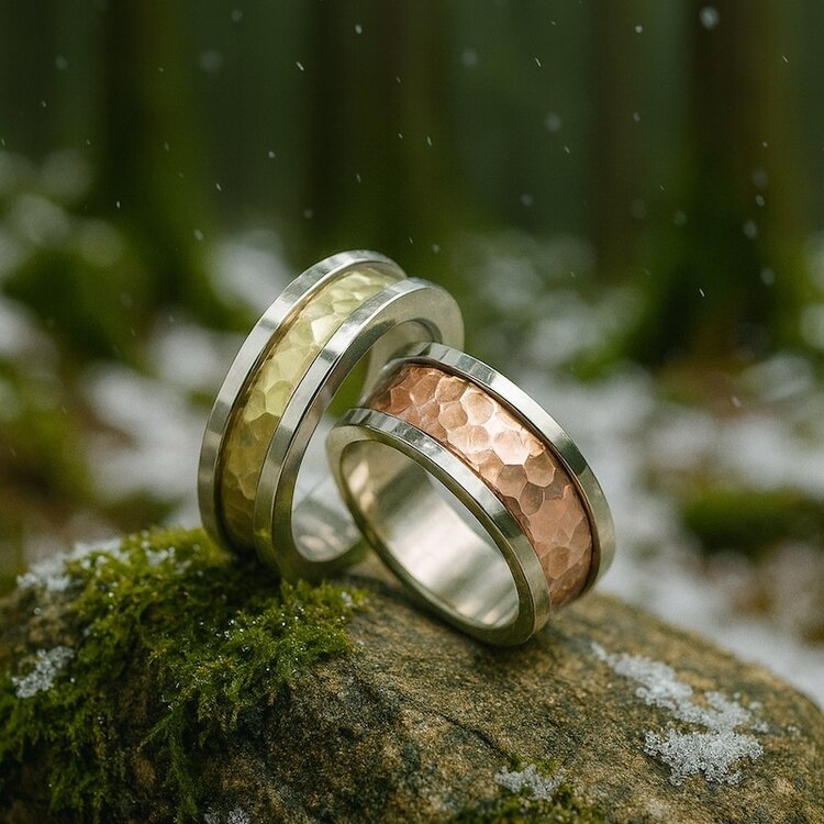 resolute 14k gold hammered edged band