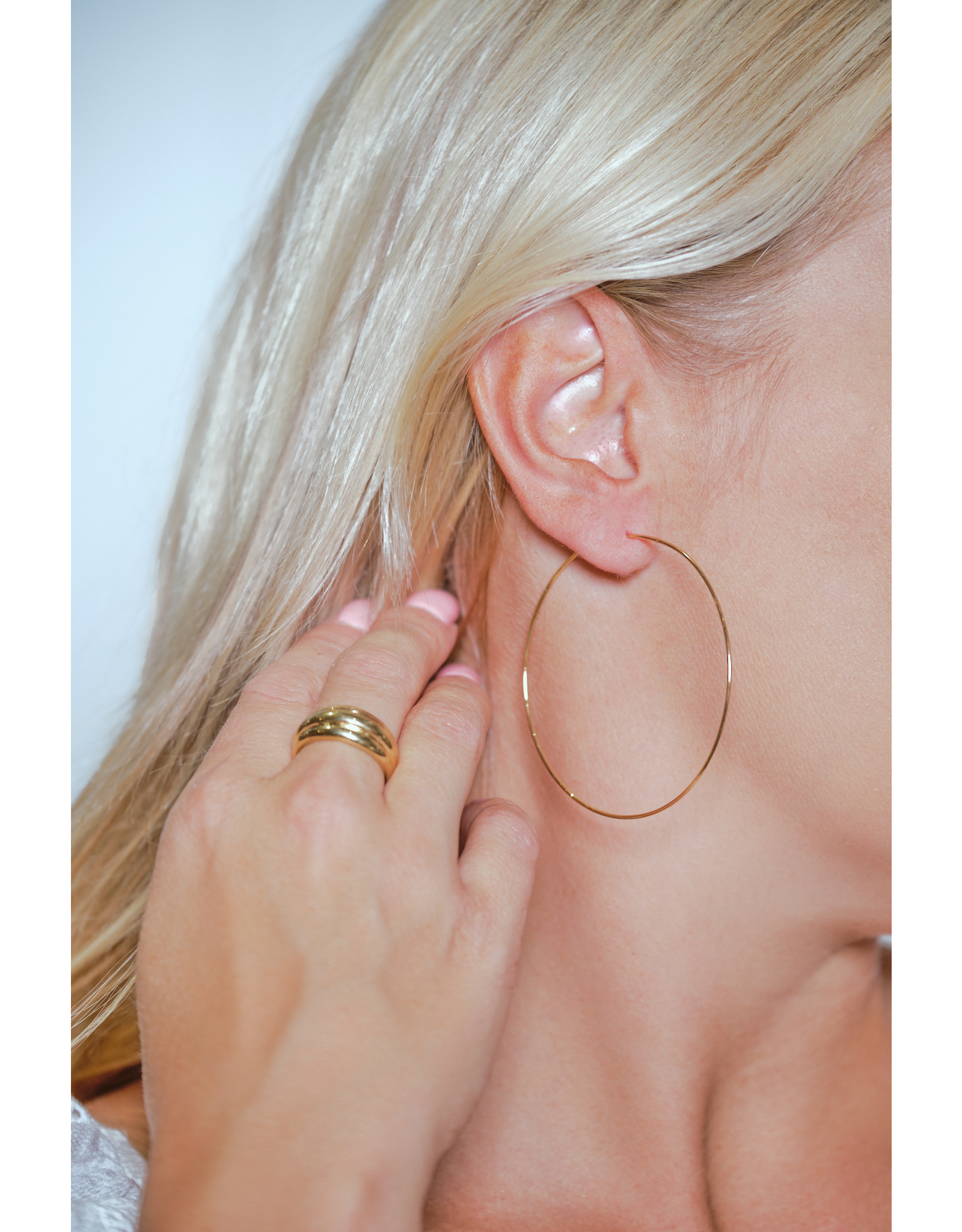 Lola Hoops