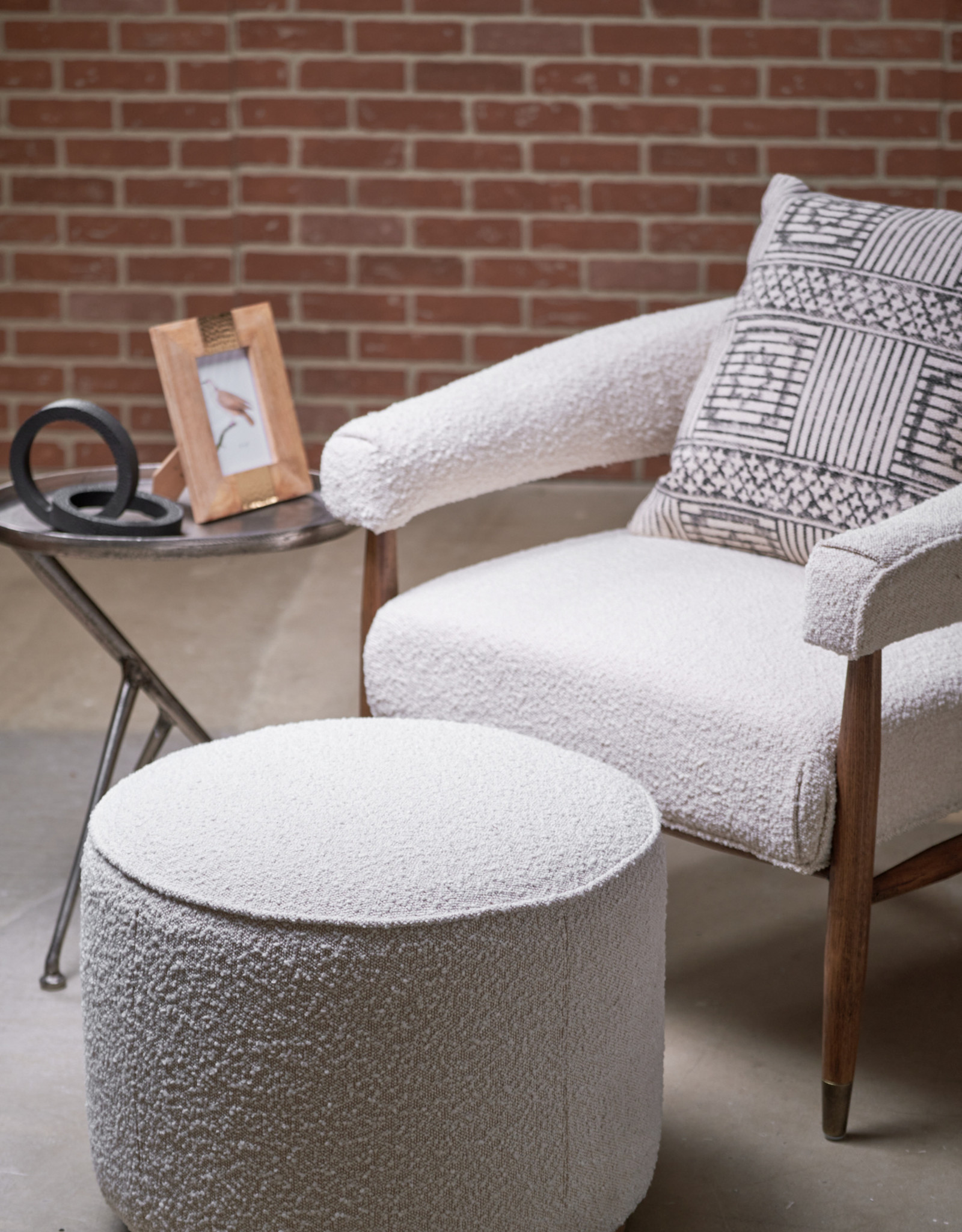 Sinclair Ottoman in Knoll Natural