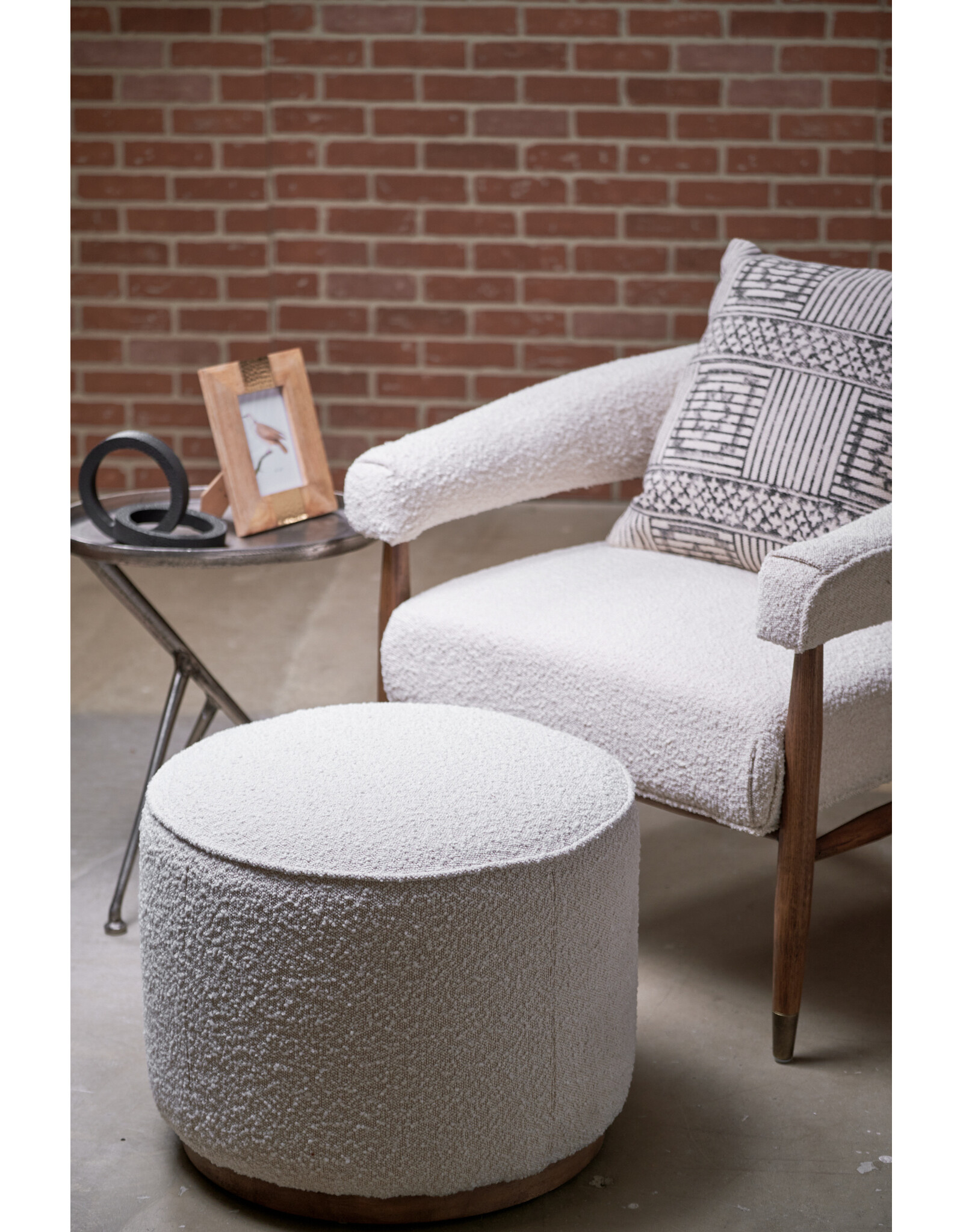 Sinclair Ottoman in Knoll Natural