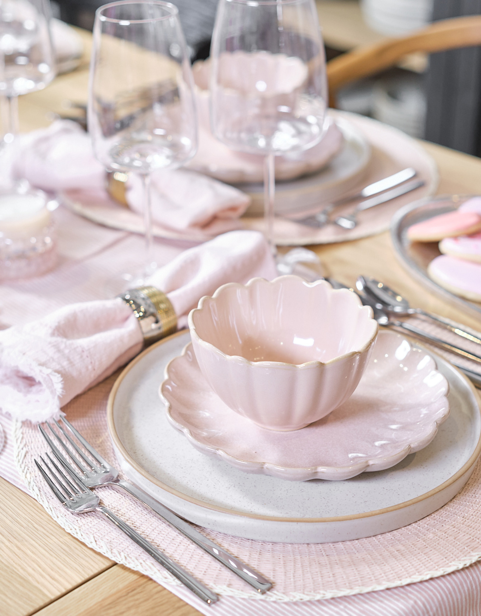 Amelia Plate Medium, Blush