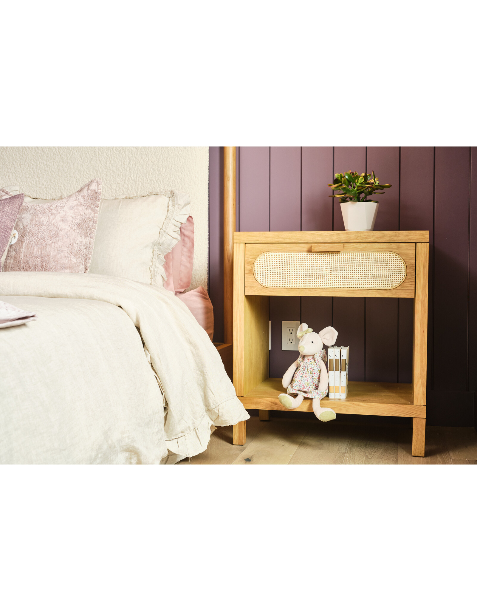Allegra Nightstand - D18"xW25"xH28.5"