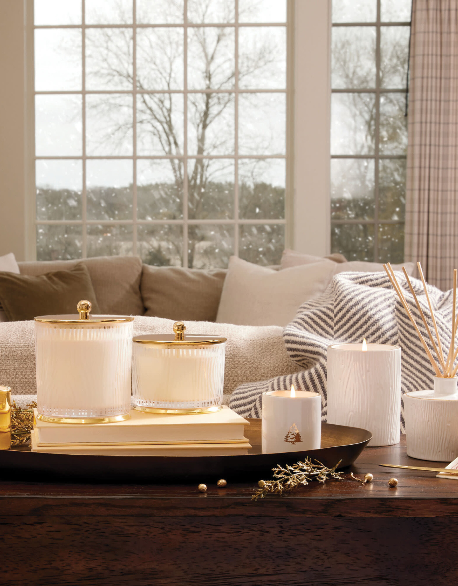 Frasier Fir Large Frosted Wood Grain Candle