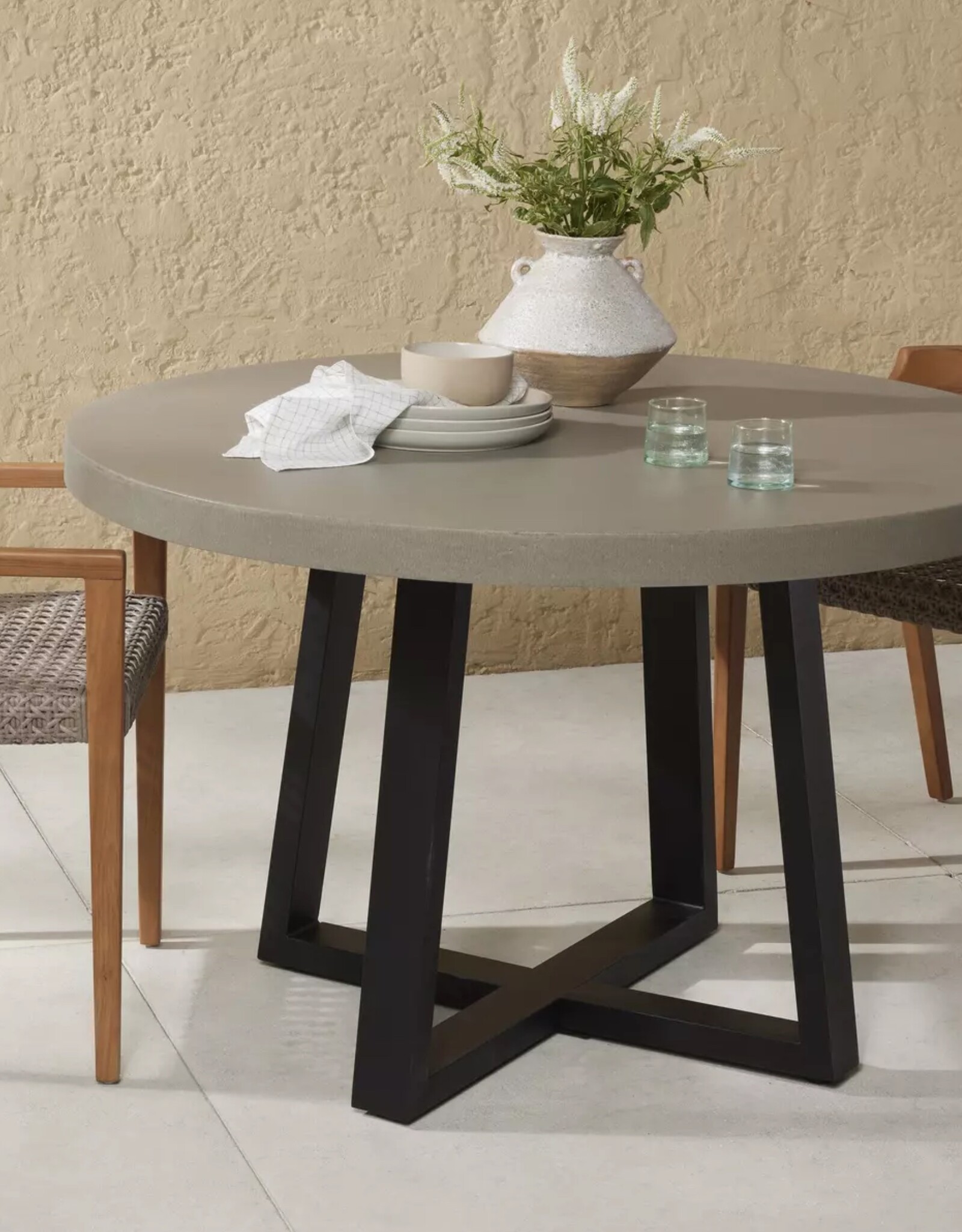 Cyrus Round Dining Table - 32" in Grey