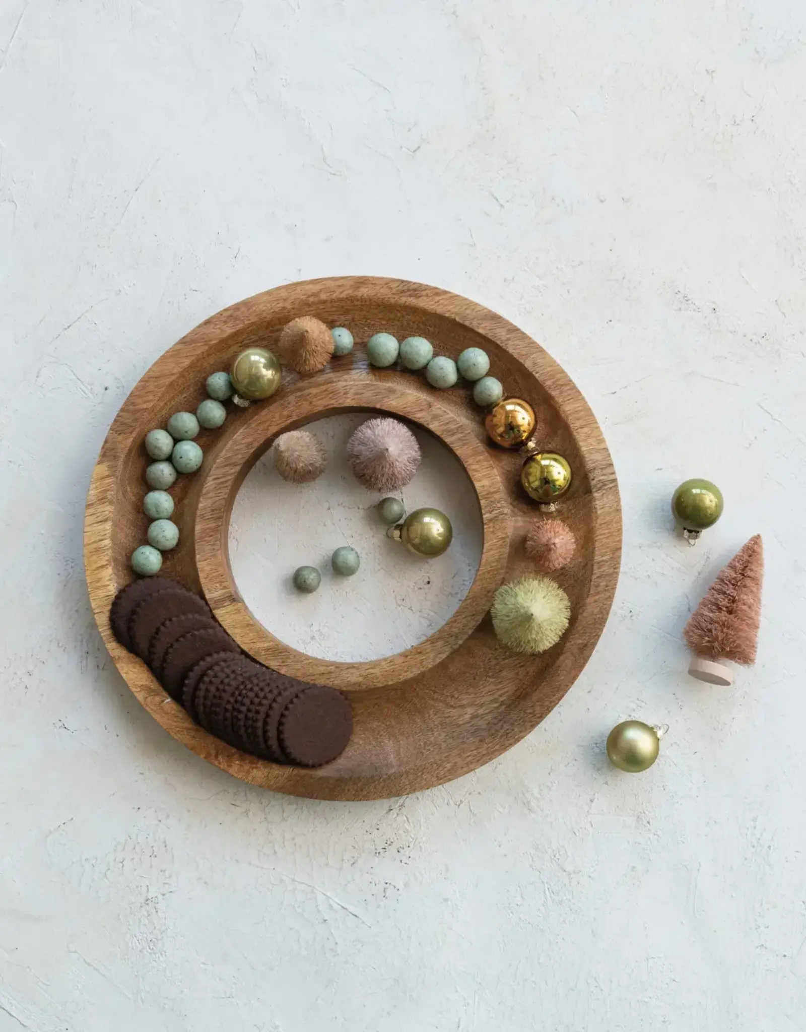 Mango Wood Serving Wreath