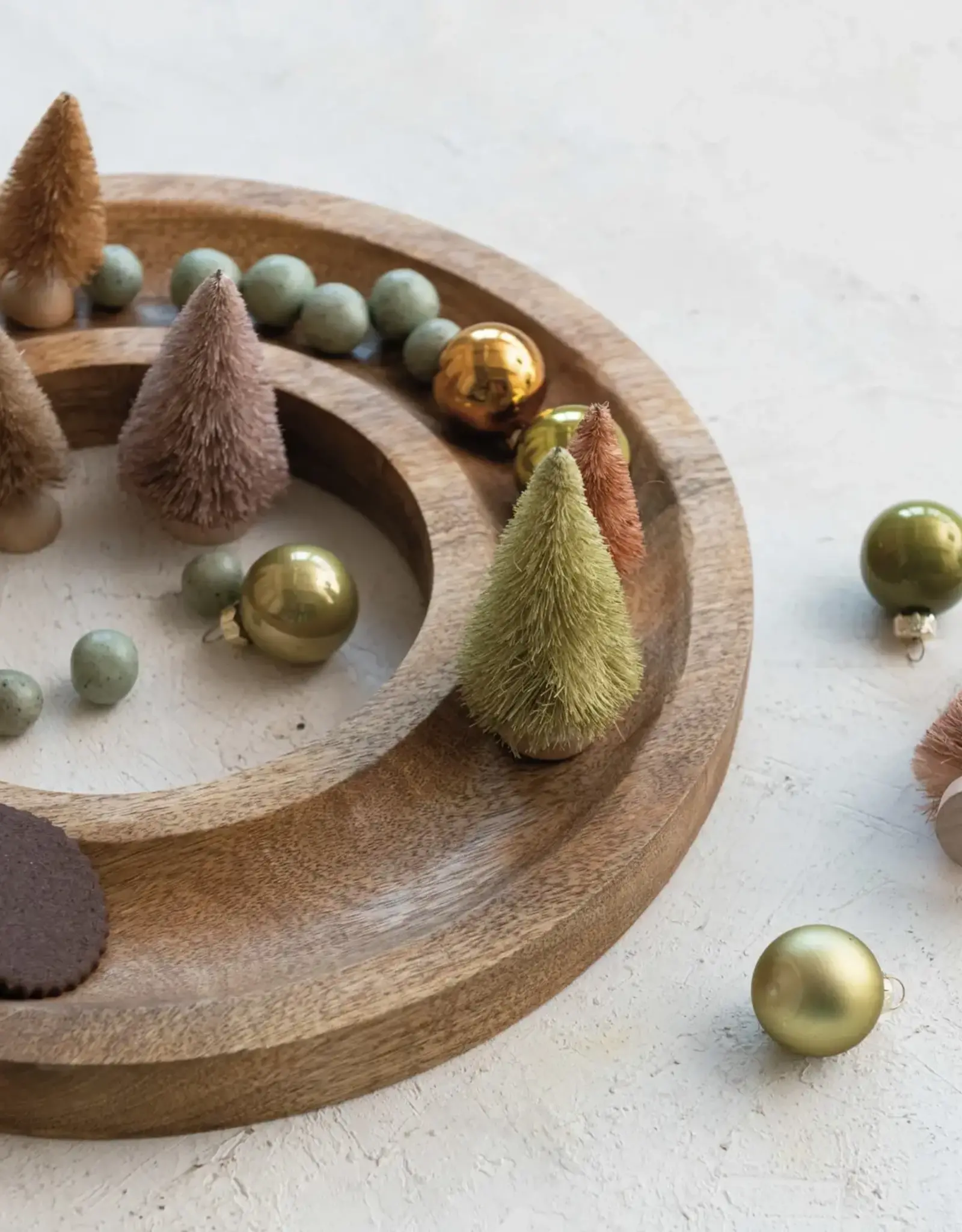 Mango Wood Serving Wreath