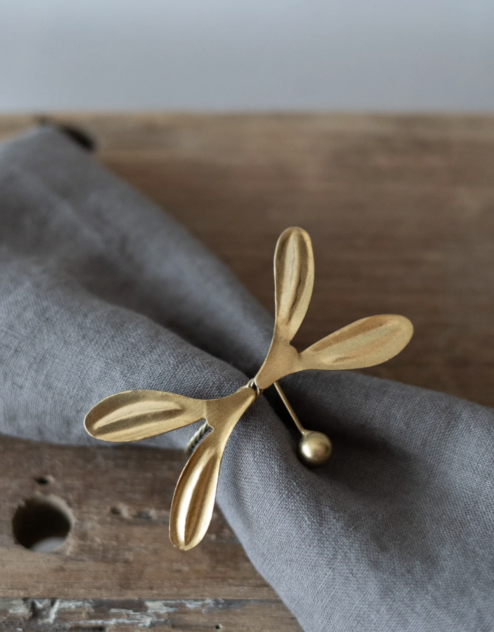 Mistletoe Napkin Ring, Gold