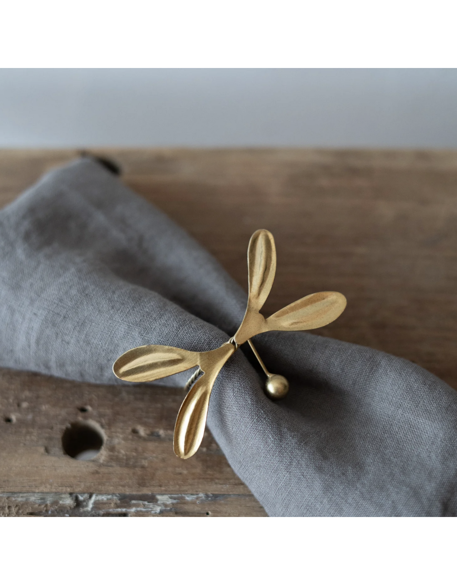 Mistletoe Napkin Ring, Gold