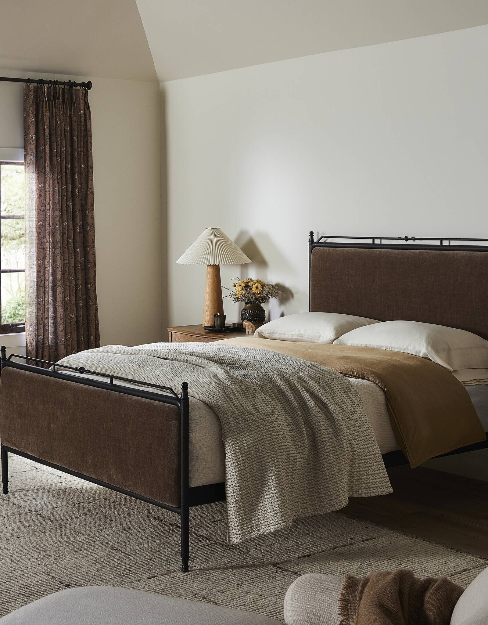 Leyla Bed in Altair Mushroom