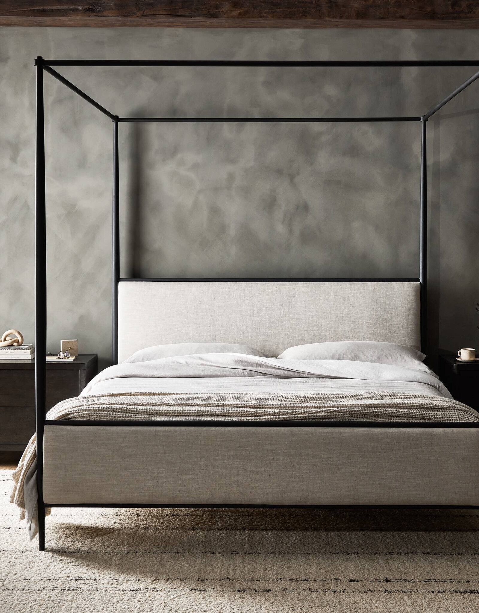 Xander Canopy Bed in Savoy Parchment