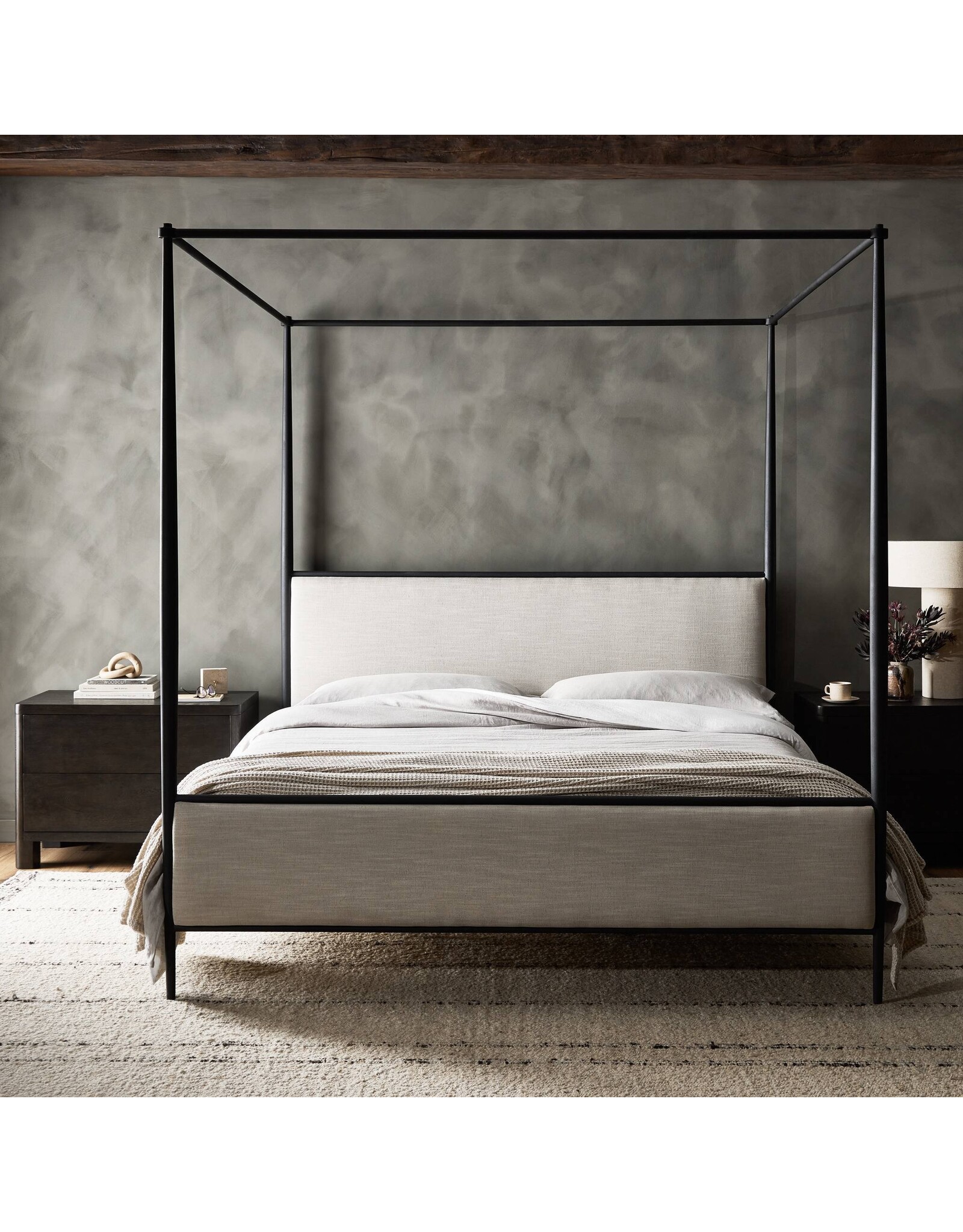 Xander Canopy Bed in Savoy Parchment