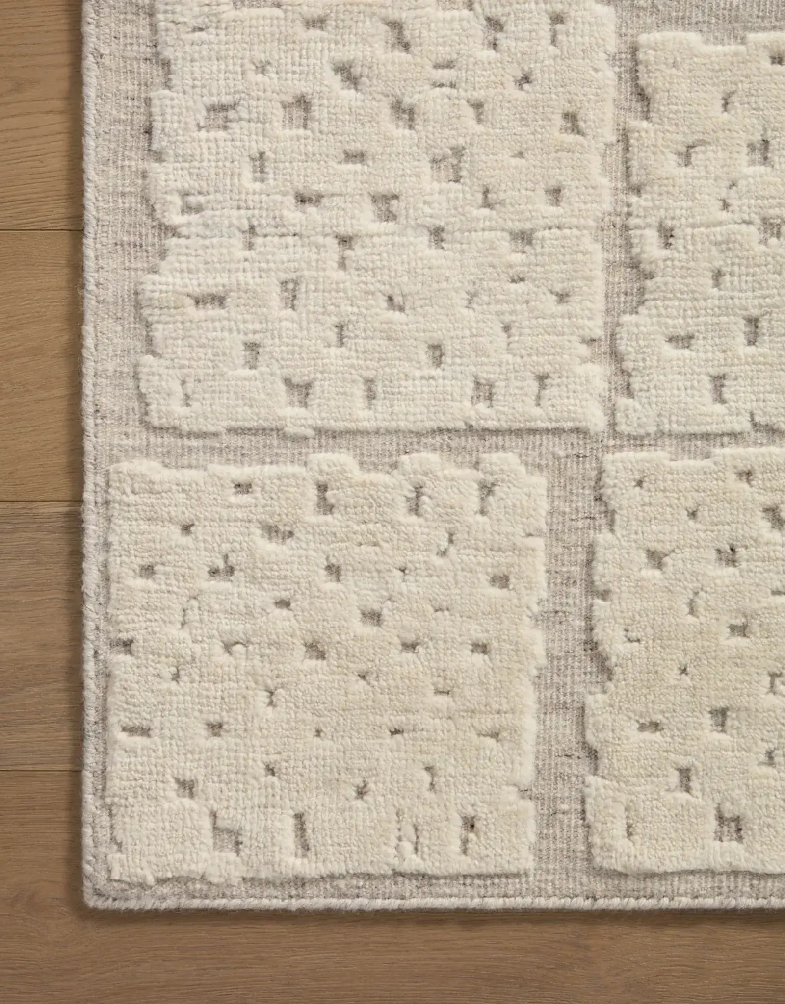 Carrier & Company × Loloi Moore Rug MOE-4 Pebble/Ivory