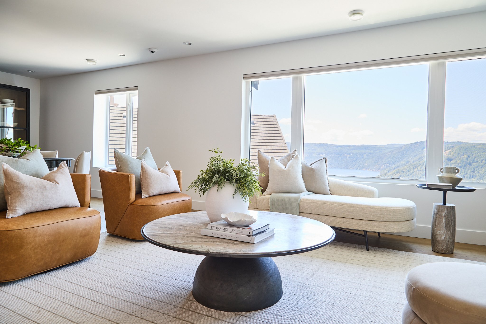 Avoid Overcrowding: Create Spaciousness in Your Home Decor