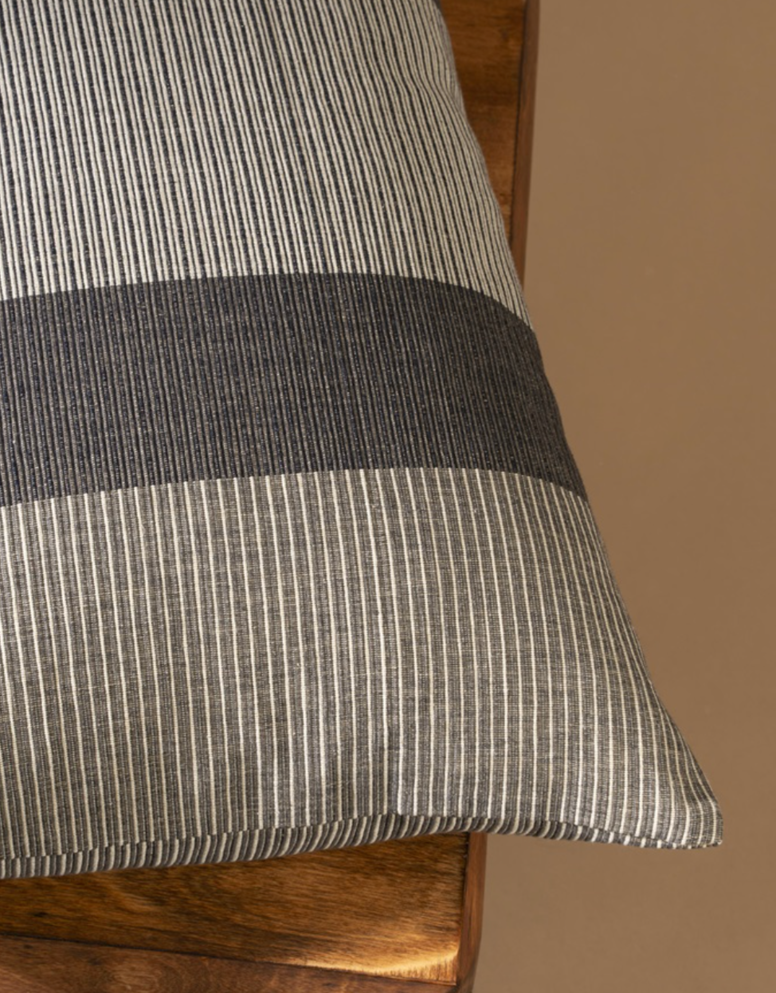 Wallace Handloom Pillow, 16x24