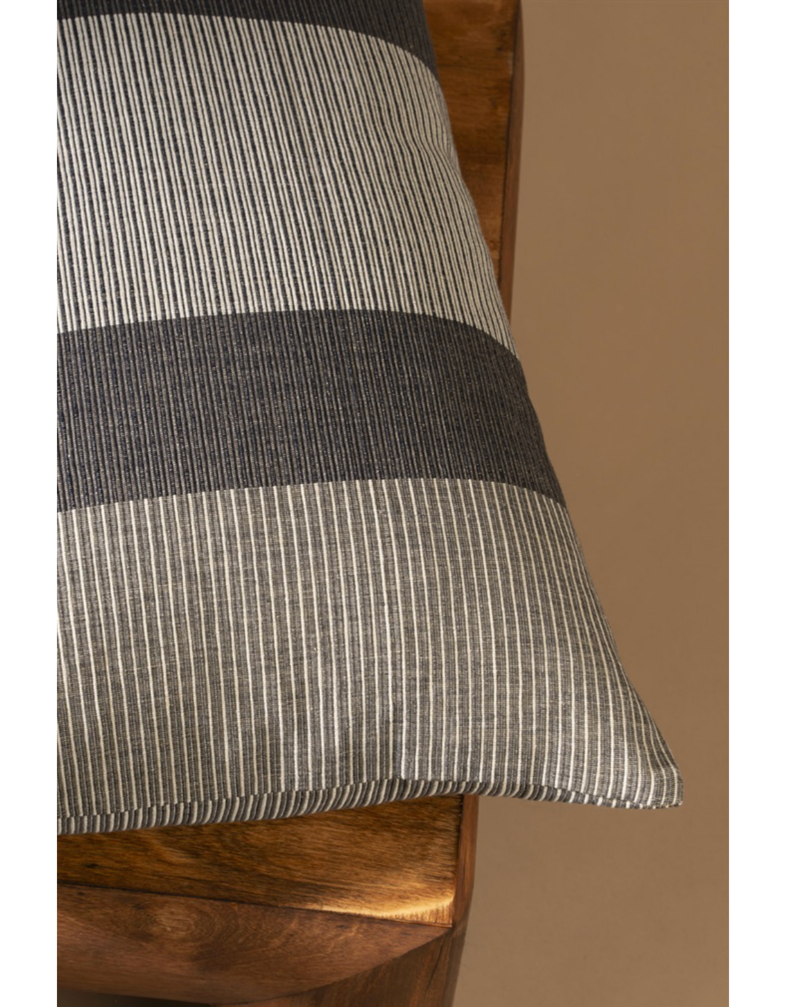 Wallace Handloom Pillow, 16x24