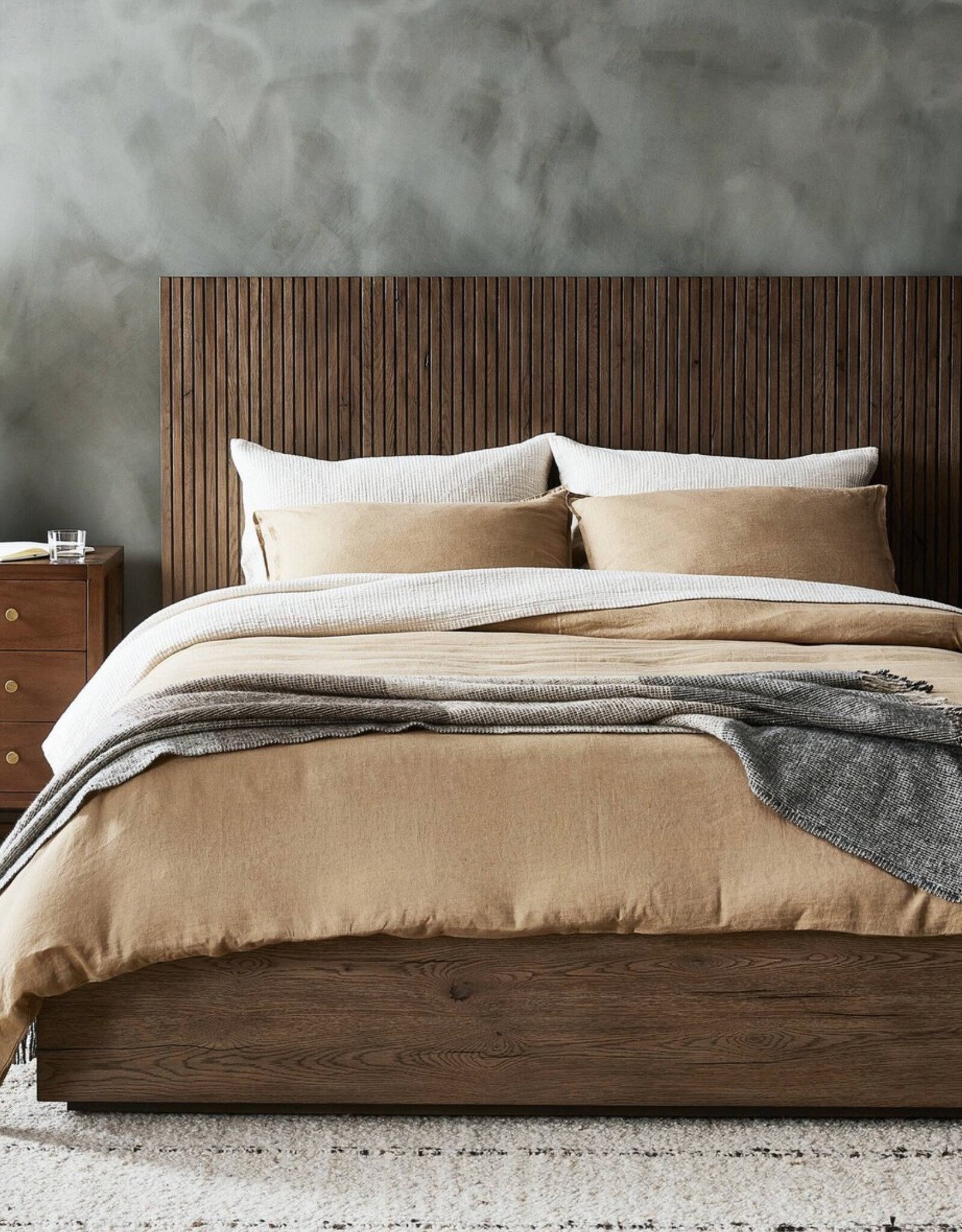Leo King Bed in Rustic Grey