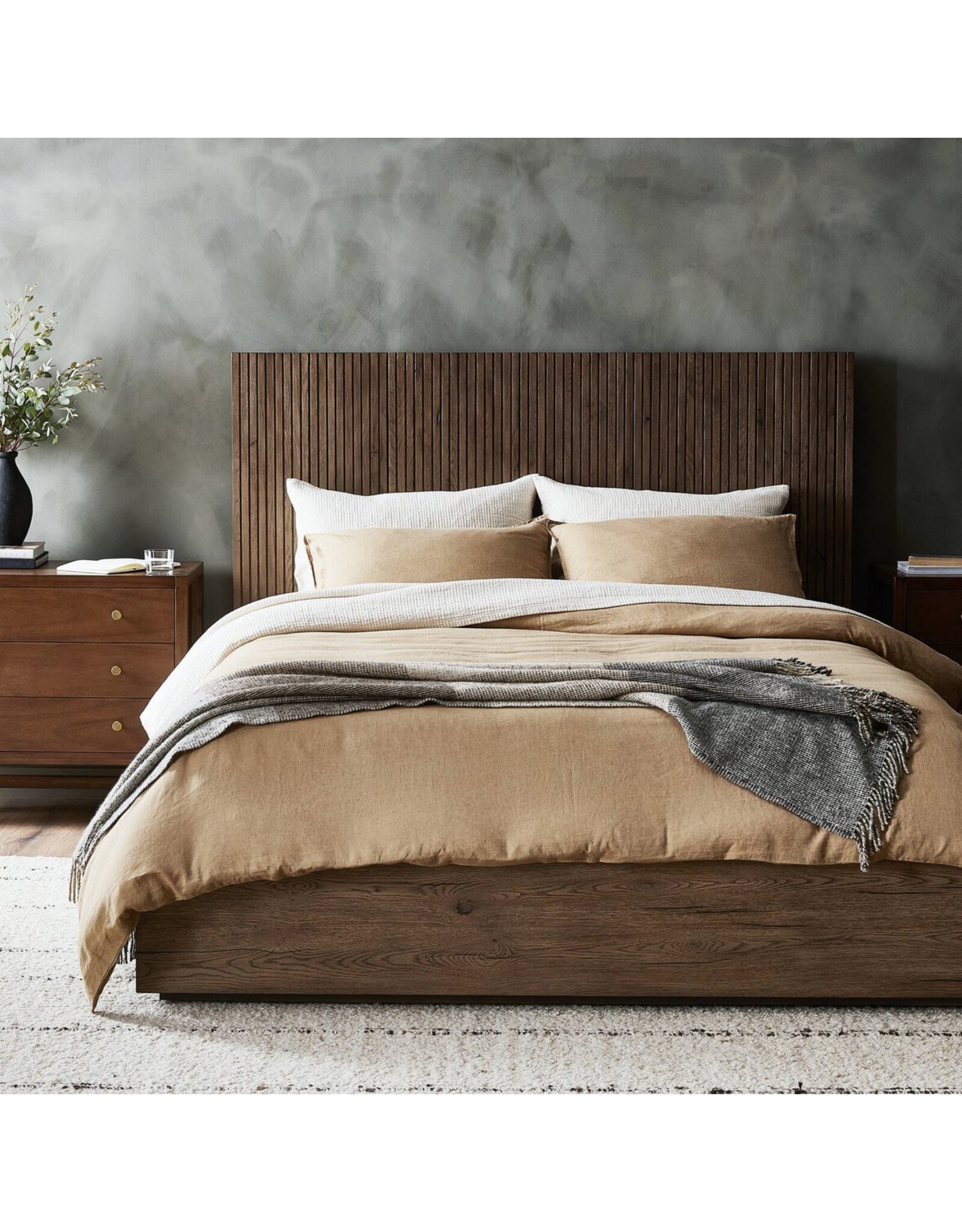 Leo King Bed in Rustic Grey