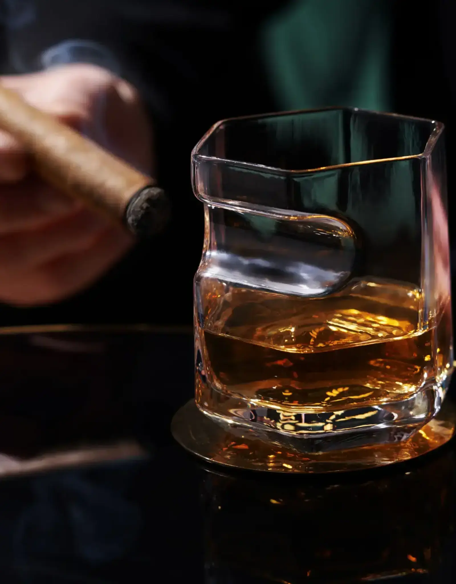 Raye™ Crystal Whiskey Glass with Builtin Cigar Holder