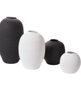 Konos Vase, Black 16"x28"