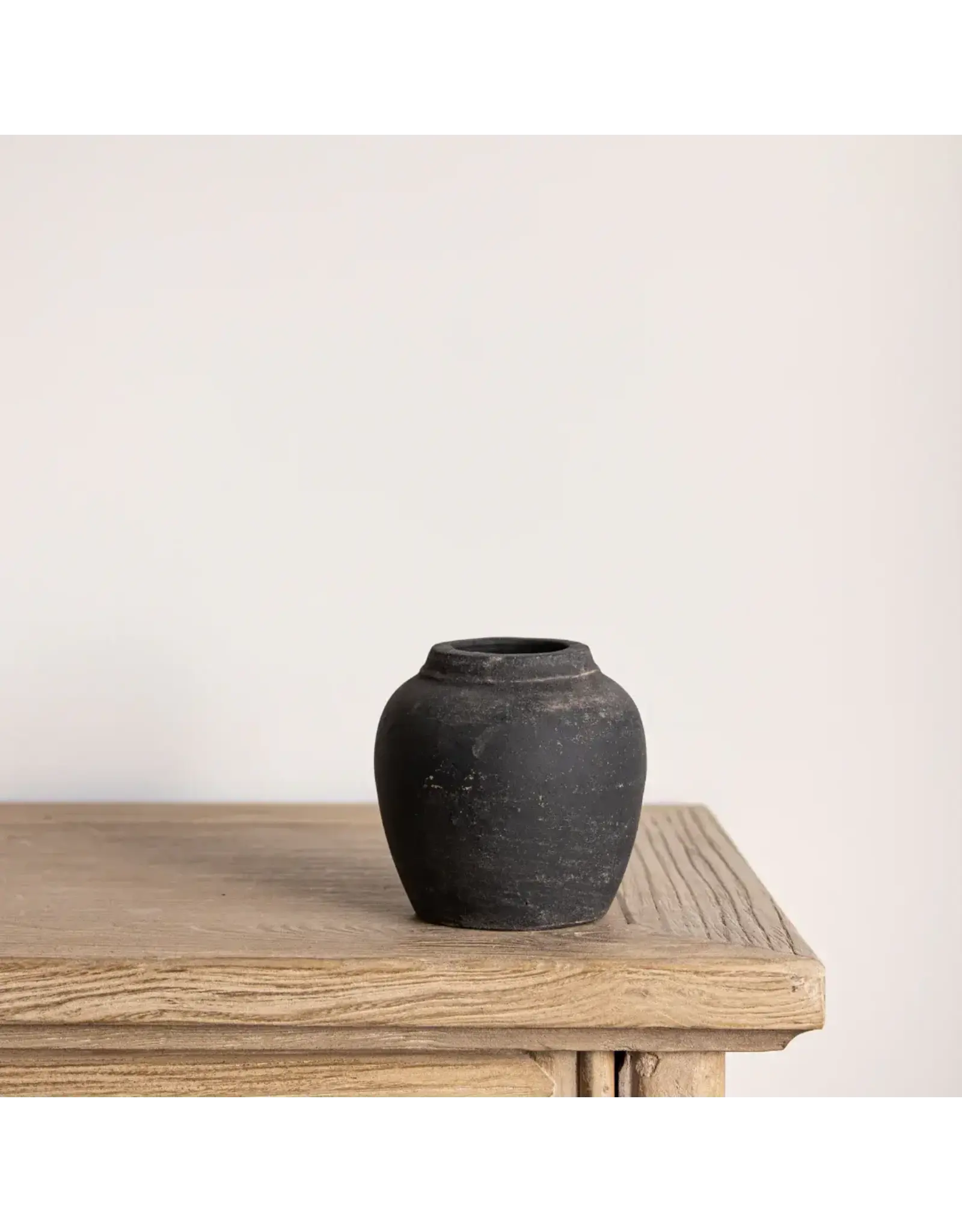 Leon Black Wash Round Pot, Small