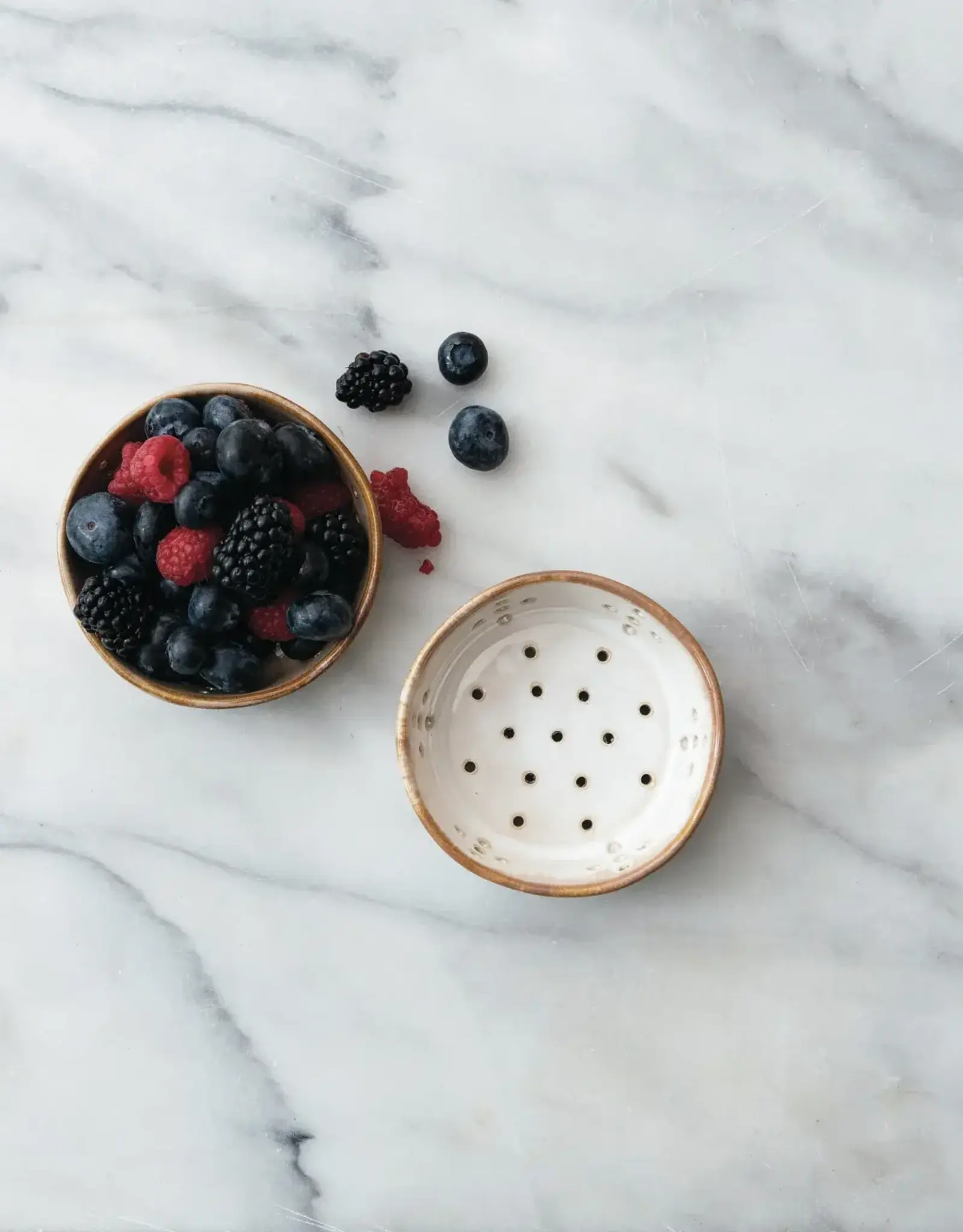 Stoneware Berry Bowl, 2 Colours