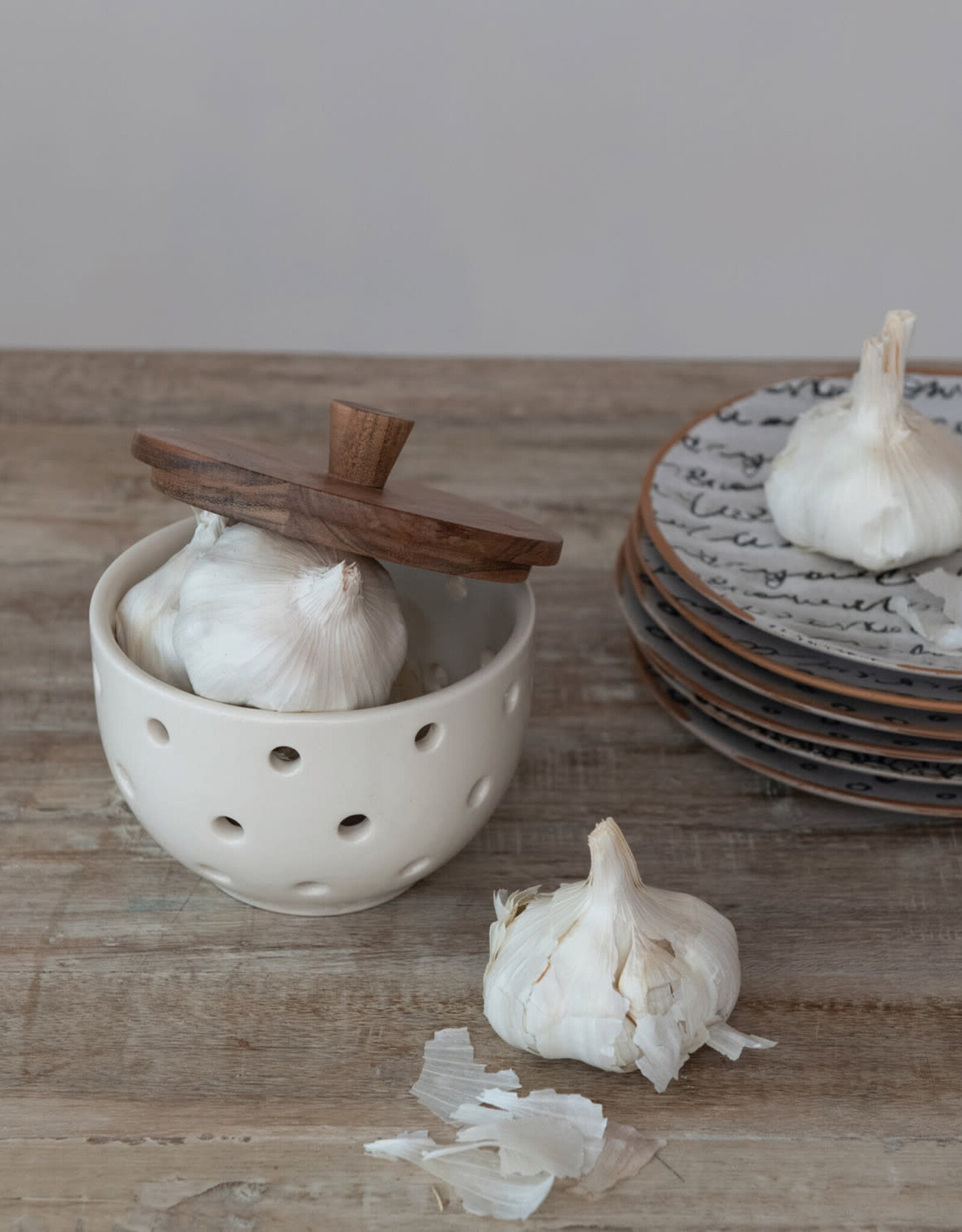 Stoneware Garlic/Onion Keeper w/ Mango Wood Lid