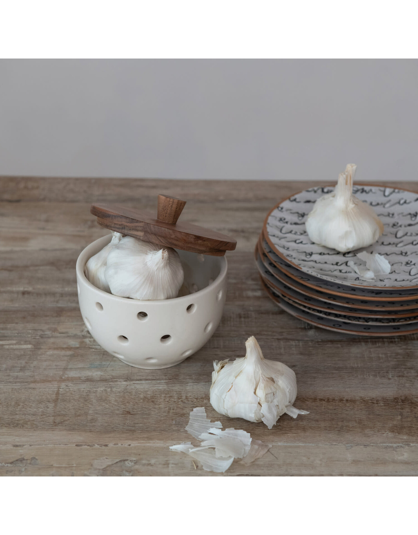 Stoneware Garlic/Onion Keeper w/ Mango Wood Lid