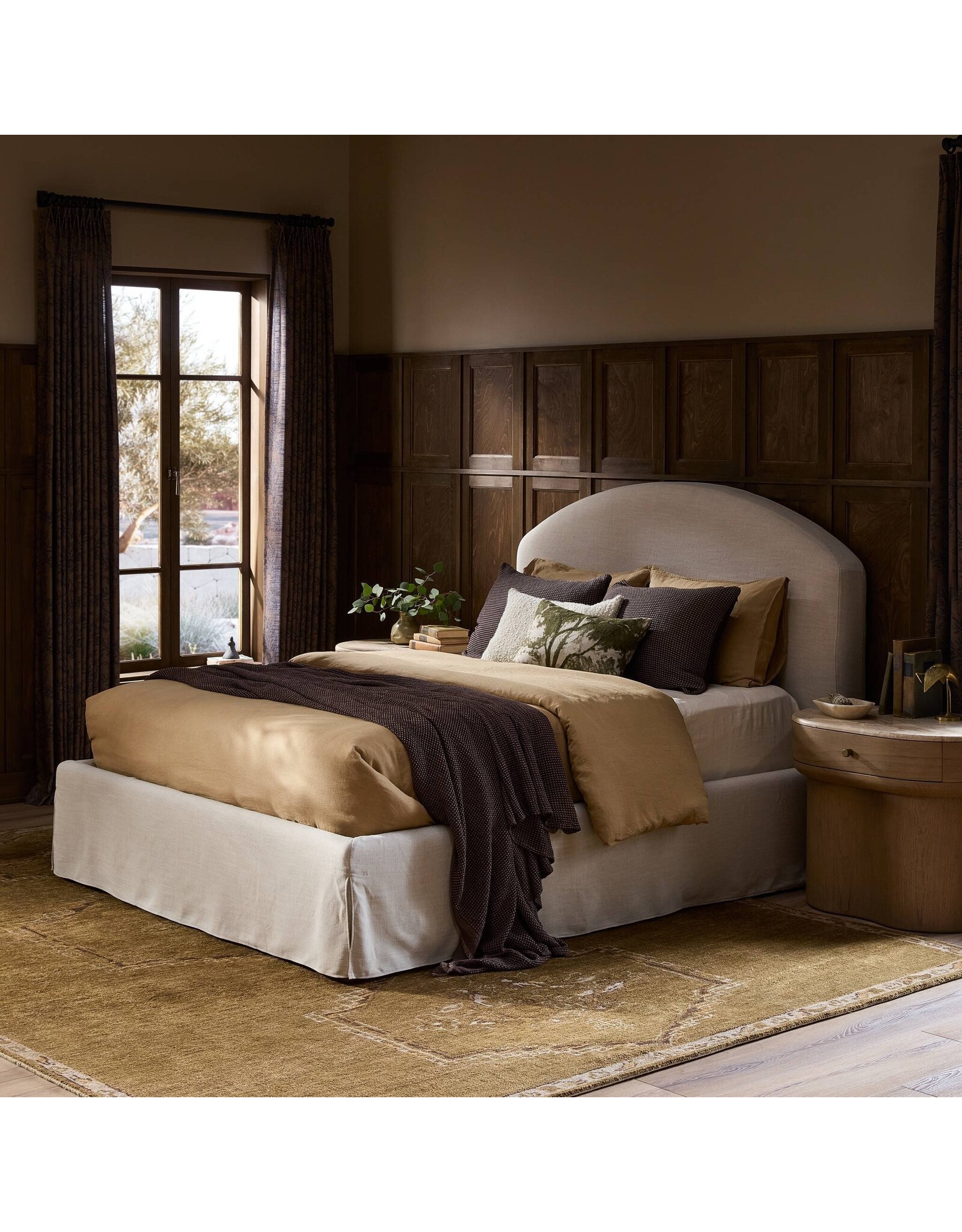 Oasley Slipcover King Bed in Savoy Parchment
