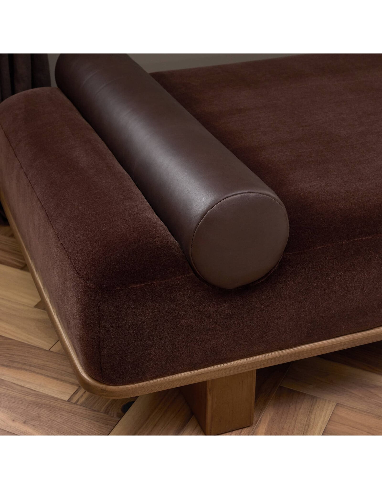 Teia Chaise, Monte Chocolate