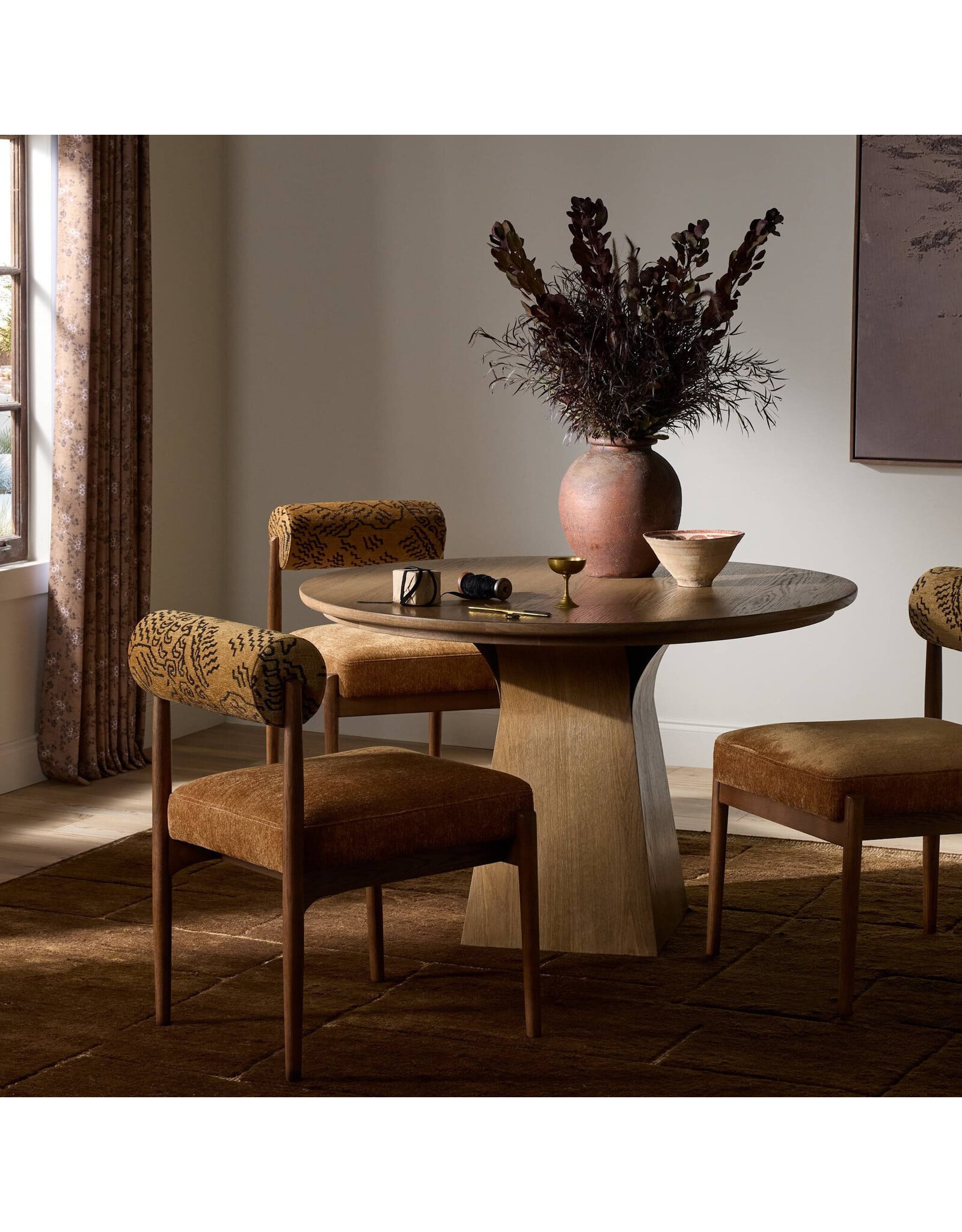 Isabella Dining Table, Warm Natural Oak Veneer