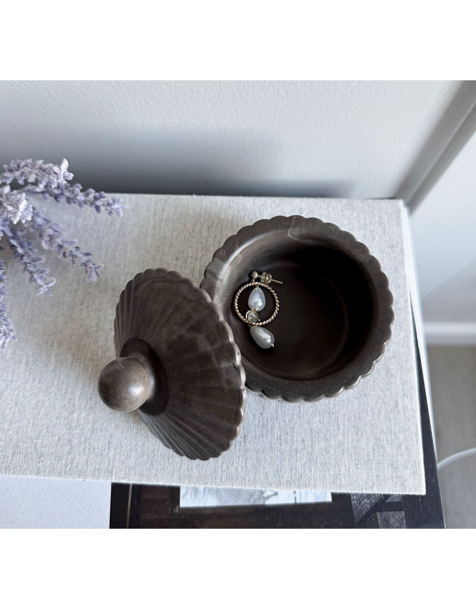 Fluted Pinch Bowl w/ Lid, Mocha Stone