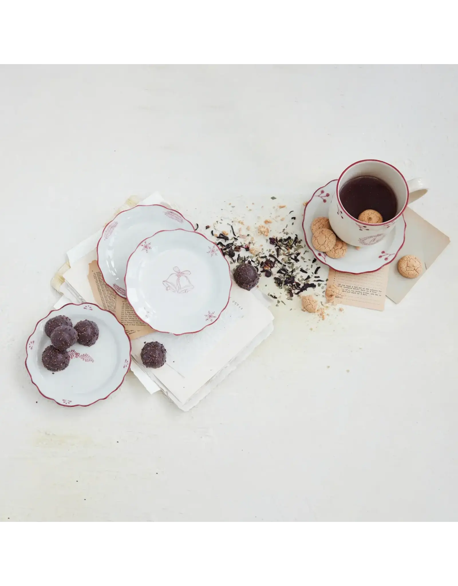 Stoneware Scalloped Plate, White & Burgandy