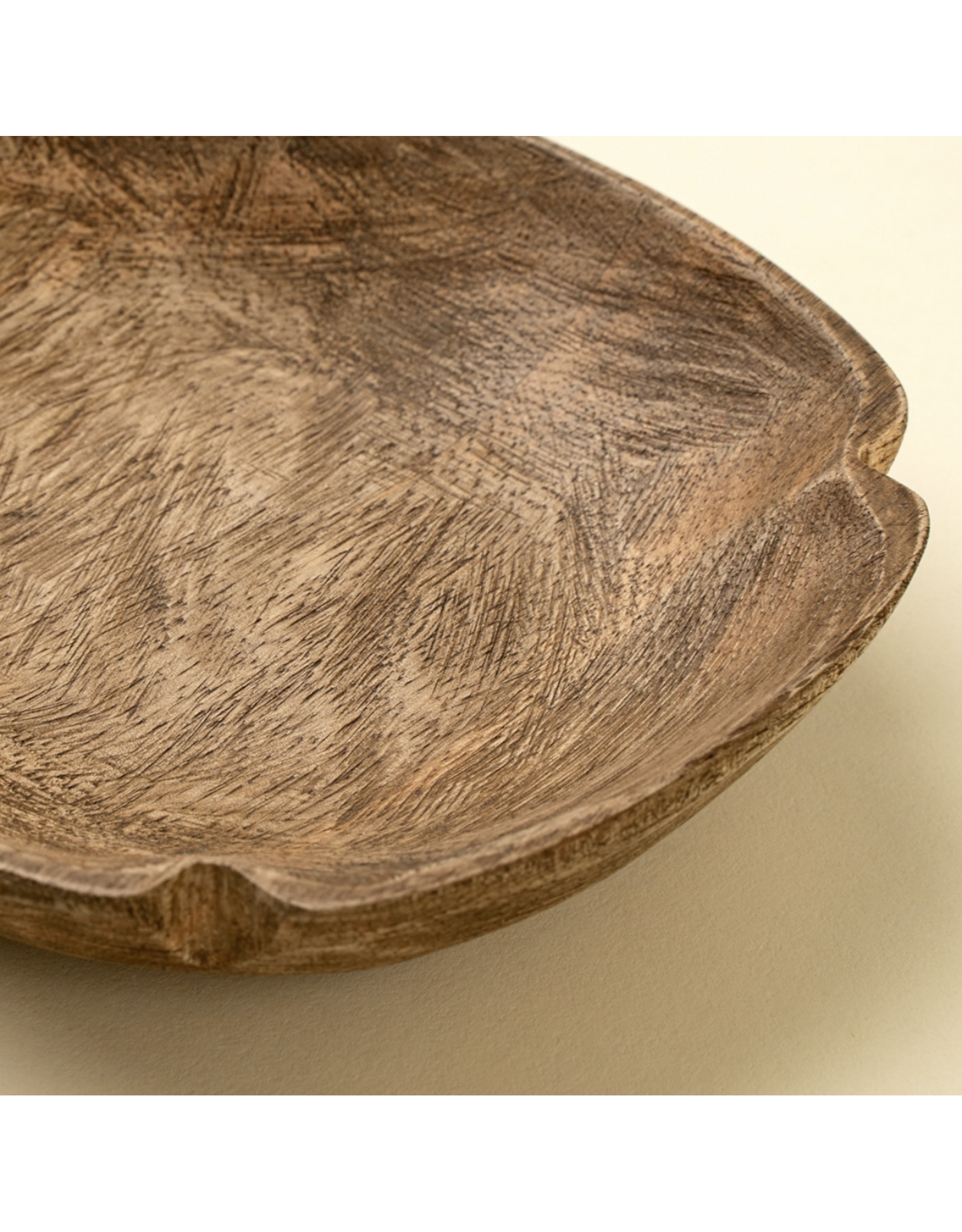 Spade Carved Dish, Round