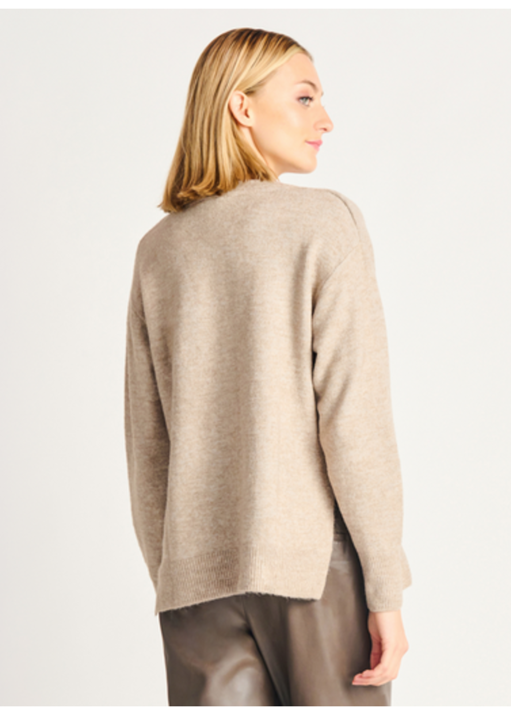 https://cdn.shoplightspeed.com/shops/643120/files/57959493/1652x2313x2/dex-dex-slit-hem-sweater.jpg