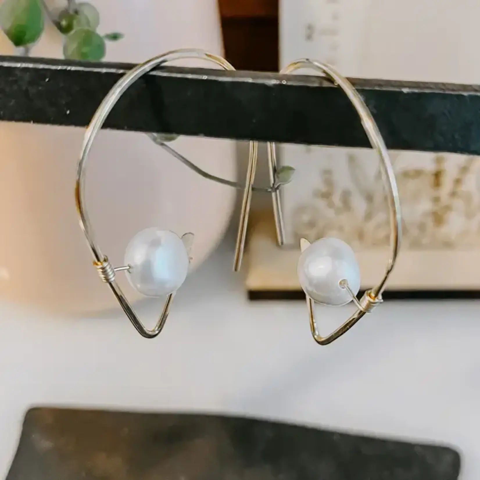 Derive D Pearl Threader Earring