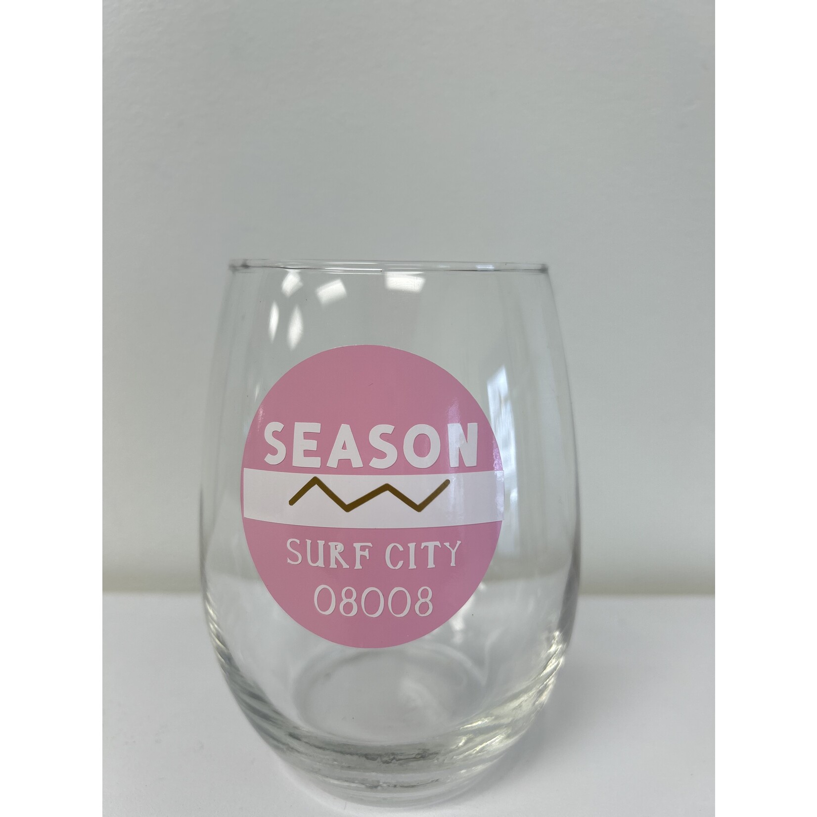 Lindsay SC Beach badge Wine Glass