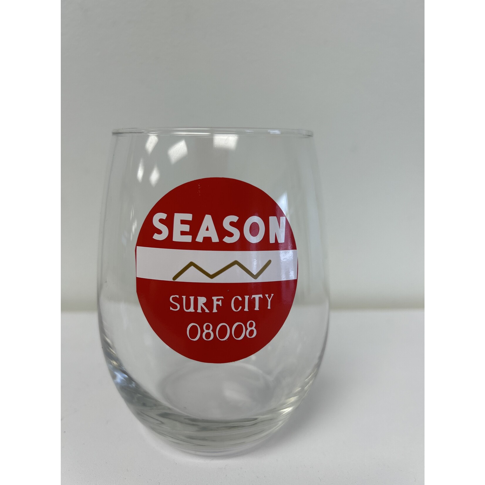 Lindsay SC Beach badge Wine Glass