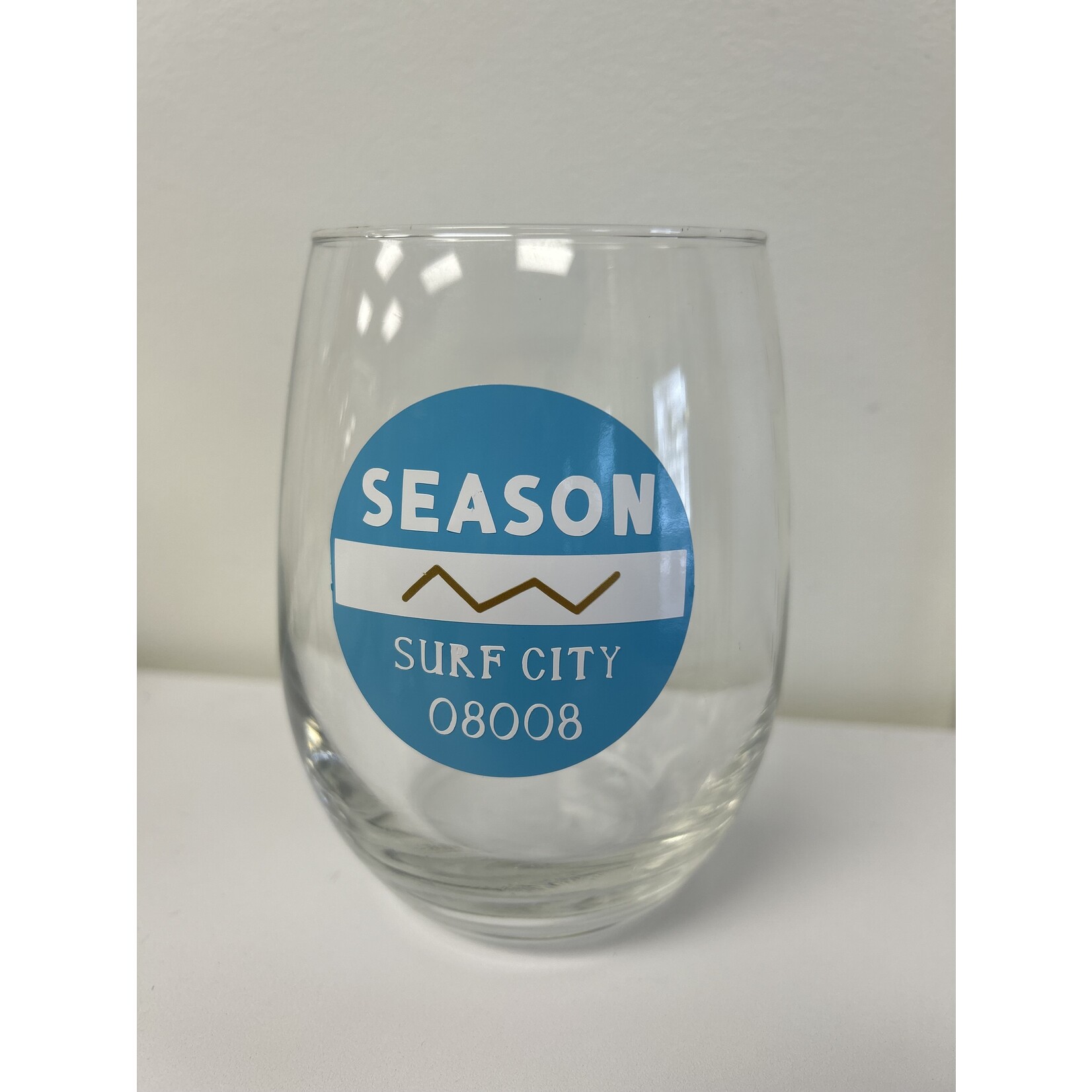 Lindsay SC Beach badge Wine Glass
