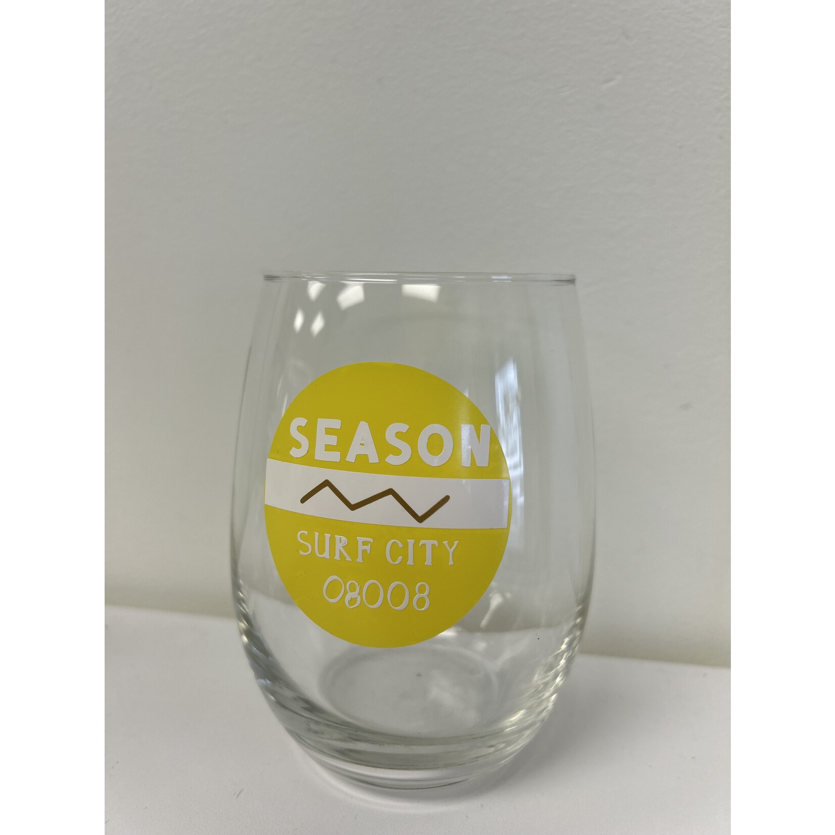 Lindsay SC Beach badge Wine Glass