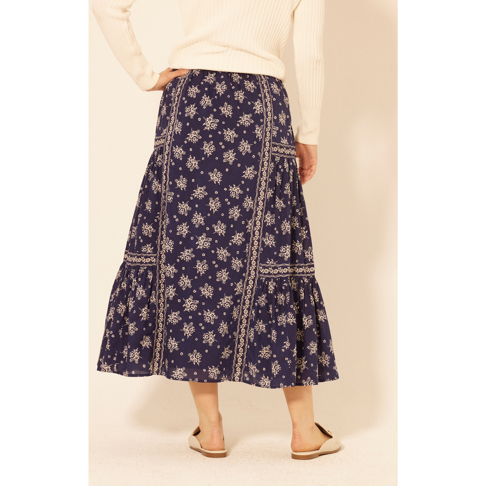 Billa 77 Bila Valley Crest Skirt
