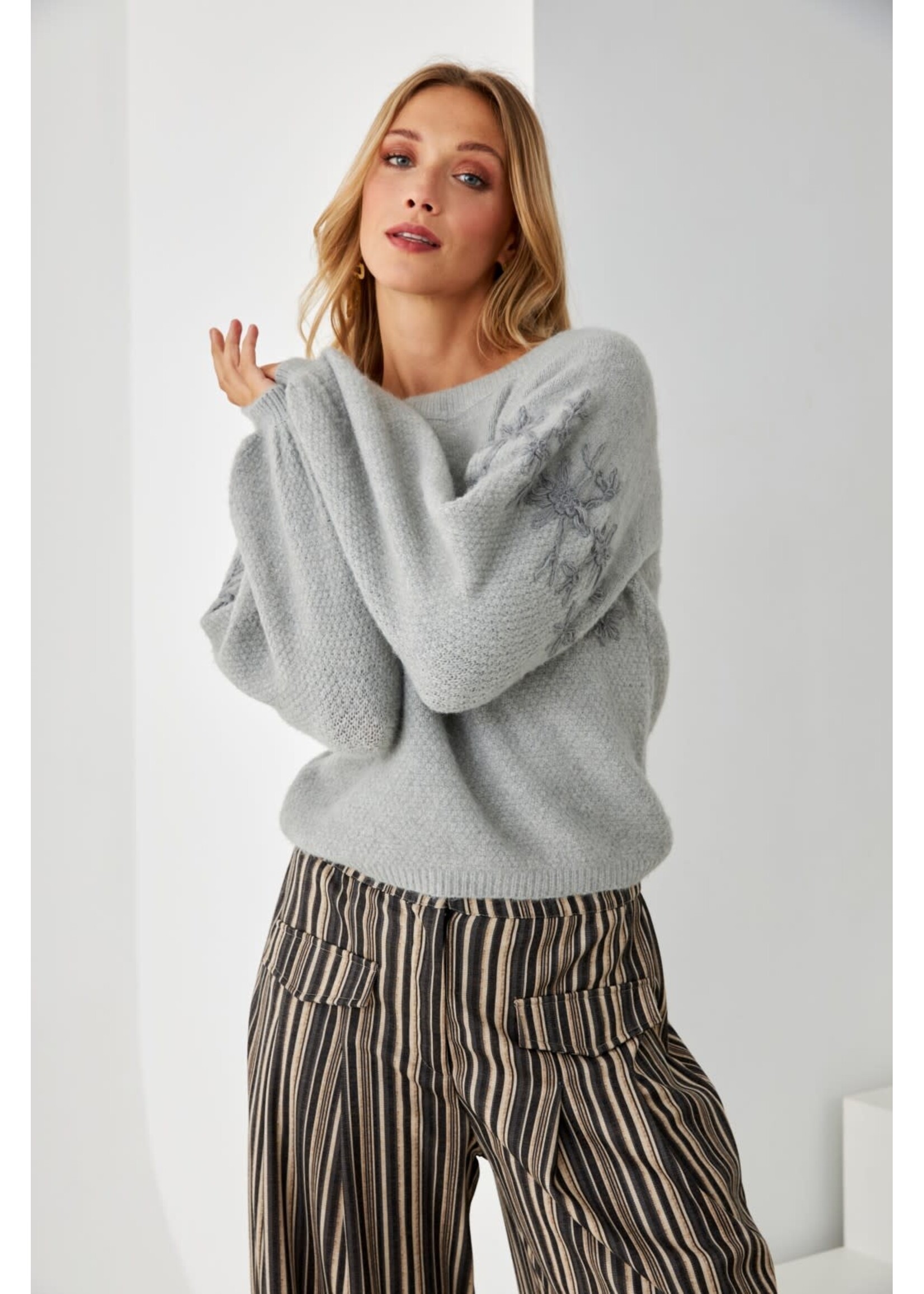 NKN Nekane NKN Embroidered Balloon Sleeve Sweater